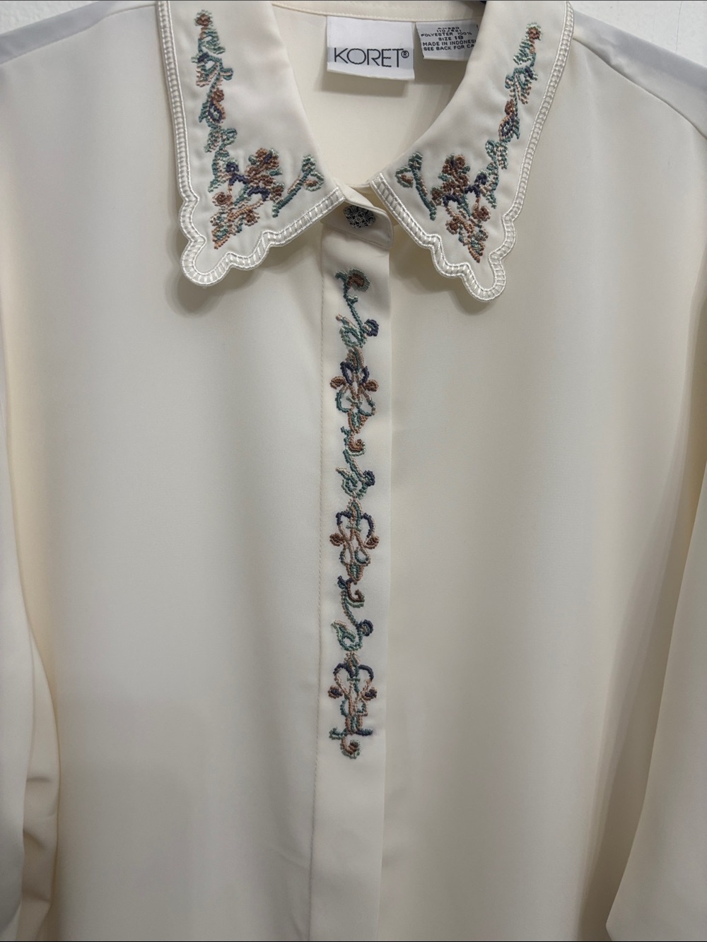 Koret Cream Embroidered Scalloped Collar Dress Shirt